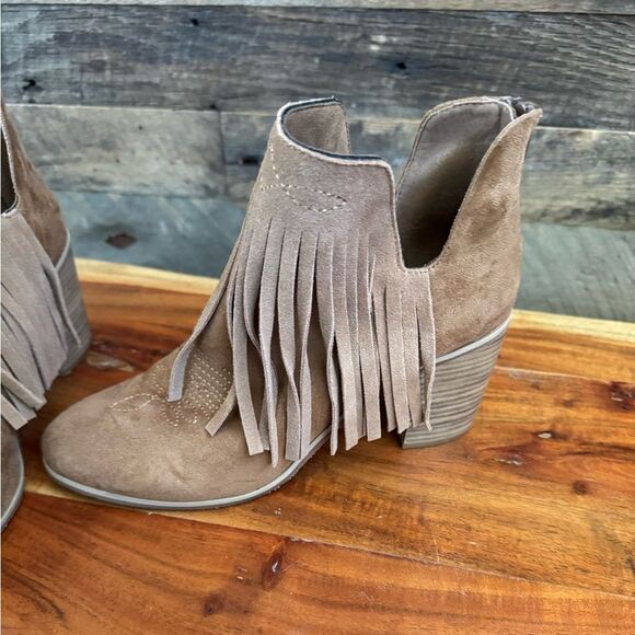 🥿 Ariat Taupe Suede Fringe Western Booties – Size 9 EUC - Picture 6 of 8